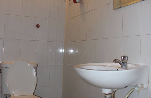 Prampir Makara Hotel | Budget-Friendly Stay at Lucky 2 Guesthouse with Breakfast