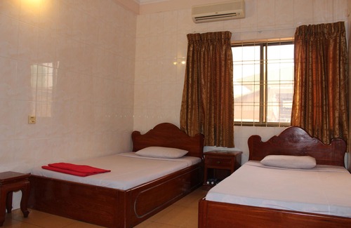 Prampir Makara Hotel | Budget-Friendly Stay at Lucky 2 Guesthouse with Breakfast