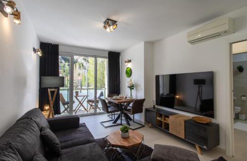 Omis Apartment | Elegant Lucky Apartment Omiš: Pet-Friendly & 10/10 Rated