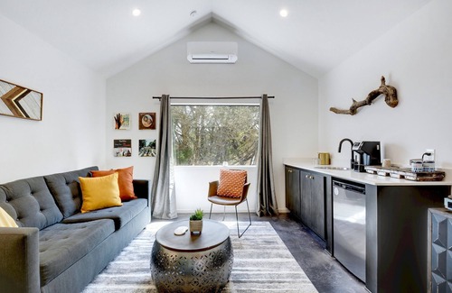 Dripping Springs Cabin | Discover Lucky Arrow Retreat: Breezeway Cabin & Hill Views