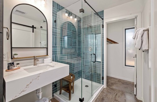 Dripping Springs Hotel | Relax at Lucky Arrow Retreat - Dripping Springs Awaits