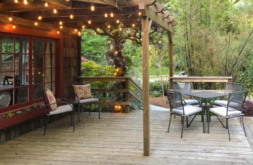 Humboldt Hill House | Discover Family-Friendly Comfort at Lucky Clover Hotel