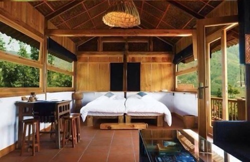Sa Pa House | Highly Rated Lucky Daisy Buffalo House with Breakfast & Dining