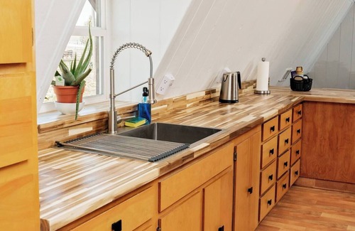 Blanding House | Lucky Duck Home: Family-Friendly Retreat with Breakfast