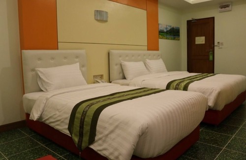 Hua Mak Hotel | Relax at Lucky Green View: Family-Friendly with Dining Options
