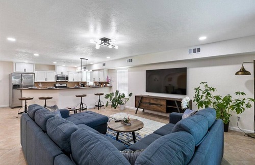 MacGregor House | ```html
Discover LUCKY House: Your Oasis in Houston's Heart
```