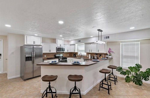 MacGregor House | ```html
Discover LUCKY House: Your Oasis in Houston's Heart
```
