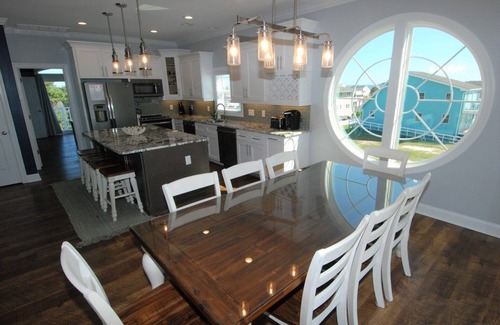 Sunset Beach House | Relaxing Oceanfront Retreat at Lucky Old Sun Properties