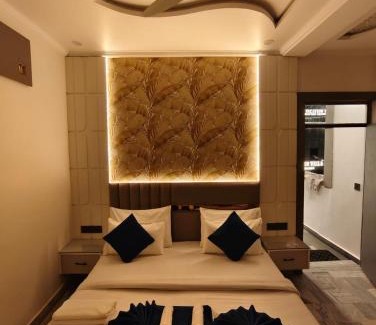 Taj Ganj House | Inviting Lucky Restaurant & Guest House with Spa & Dining