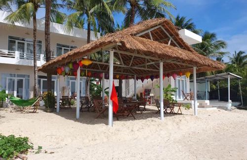 Song Cau Bed & Breakfast | Oceanfront Lucky Spot Beach Bungalow with Breakfast Included