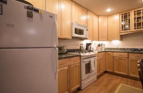 Seal Cove House | Pet-Friendly Getaway at Lucky Stone Cottage