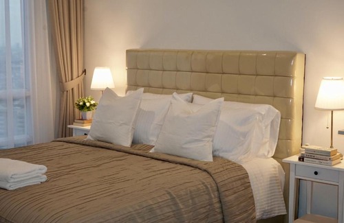 Chinatown Apartment | Top Floor Condo at Lucky Tower Residence: Pool & Breakfast