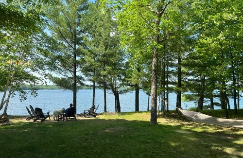 Luck Cabin | Discover Lucky View Lodge: Pet-Friendly Lake Retreat