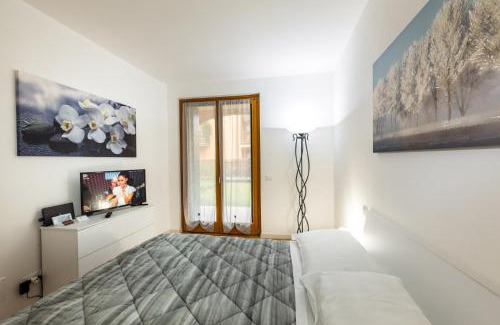 Lugana Apartment | Lucy Hotel: Guest Rated 10/10 with Pool and Hot Tub