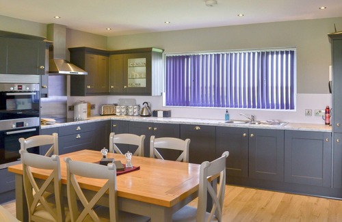 Lincoln Cottage | Family-Friendly 3-Bedroom Retreat Near Lincoln with Pool