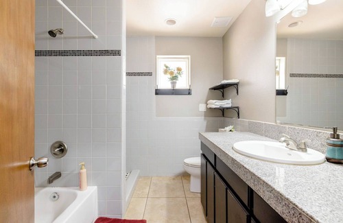 Maryvale House | Ocean View Retreat: Lucy's Private Room with Spa Amenities