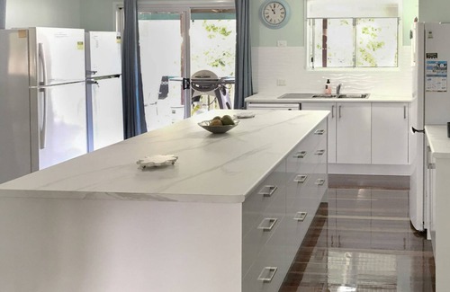 Nelly Bay House | Family-Friendly Ludbrookes: Pet-Friendly Holiday Home Oasis