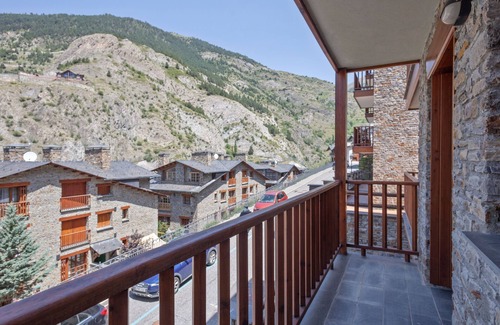 Canillo Apartment | Explore Luderna: Pet-Friendly Apartment with Spa Access