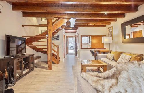 Arro Apartment | Family-Friendly Luderna with Garden & Aneto Views