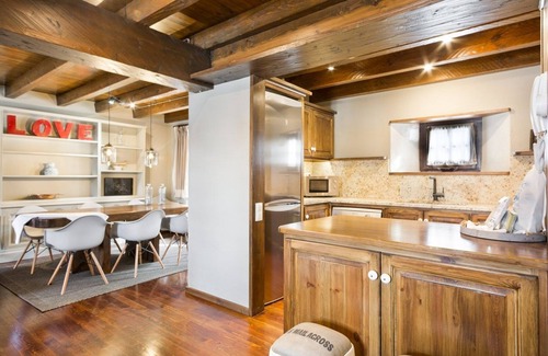 Baqueira House | Elegant Luderna: Casa con Terraza Cuylas - Pet Friendly & Spa