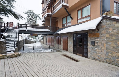 Baqueira Apartment | Discover Luderna - Dúplex Cap de Aran D3 with Spa & Kitchen