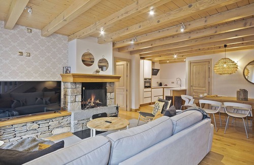 Salardu Apartment | Pet-Friendly Luderna Duplex with Spa & Breakfast Included