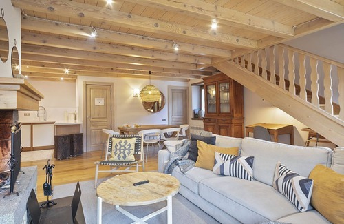 Salardu Apartment | Pet-Friendly Luderna Duplex with Spa & Breakfast Included