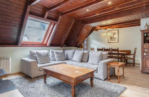 Beret Apartment | Tríplex Nin C2 Arenho: Pet-Friendly Family Getaway