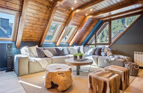 Baqueira Apartment | Tríplex Val de Ruda E3: Pet-Friendly Retreat with Hot Tub