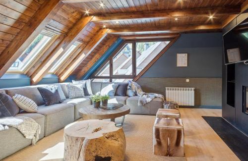 Baqueira Apartment | Tríplex Val de Ruda E3: Pet-Friendly Retreat with Hot Tub