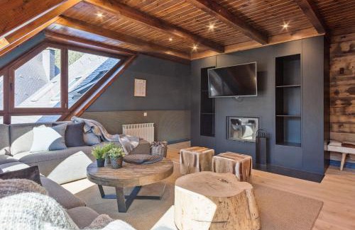 Baqueira Apartment | Tríplex Val de Ruda E3: Pet-Friendly Retreat with Hot Tub