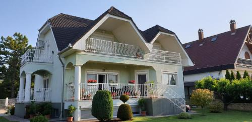 Balatonfured Apartment | Family-Friendly Retreat at Ludika Vendégház - Rated 9.3/10