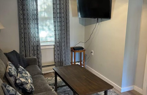 Ludlow House | Top-Rated Ludlow Village Guest House: Walk to Restaurants & Ski