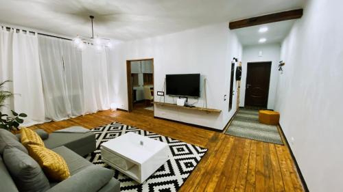 Kalkuni Apartment | Welcoming Ludvig Apartment: Family-Friendly with Kitchen