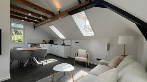 Ludwigsburg-Sud Apartment | Modern LudwigsHome: Central Location & Family Ready
