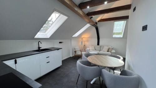 Ludwigsburg-Sud Apartment | Modern LudwigsHome: Central Location & Family Ready