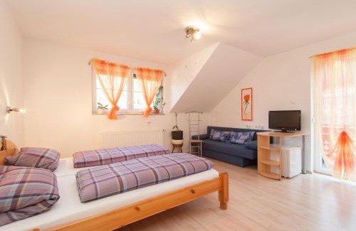 Spittal an der Drau Hotel | Cozy Retreat at Lug ins Land with Oceanfront Views