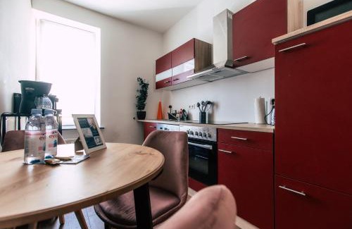 Zentrum-Nord Apartment | Pet-Friendly Luga Homes - Mitte with 9/10 Guest Ratings