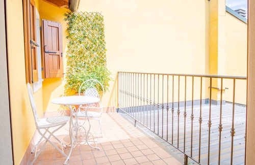 Lonato del Garda Apartment | Discover Lugana e Papaveri: Pet-Friendly Italian Retreat