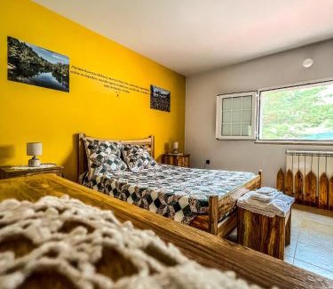 Arcas House | Memorable Oceanfront Retreat: Lugar dos Vales Awaits You