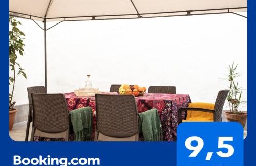 Uribarri Apartment | Charming Retreat with Grand Patio Near Town Hall
