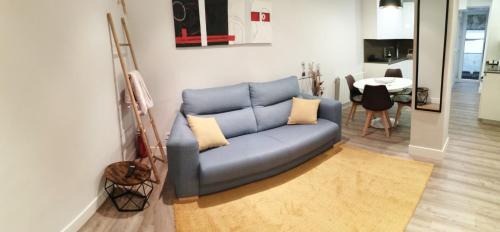 Uribarri Apartment | Charming Retreat with Grand Patio Near Town Hall