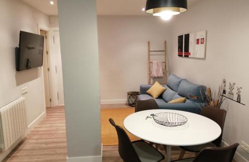 Uribarri Apartment | Charming Retreat with Grand Patio Near Town Hall