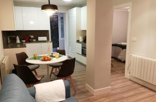 Uribarri Apartment | Charming Retreat with Grand Patio Near Town Hall