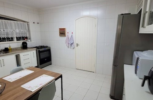 Alto do Capivari House | Family-Friendly Retreat Near Capivar with Pet Amenities