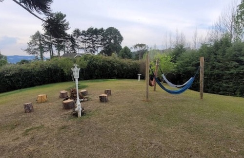 Alto do Capivari House | Family-Friendly Retreat Near Capivar with Pet Amenities