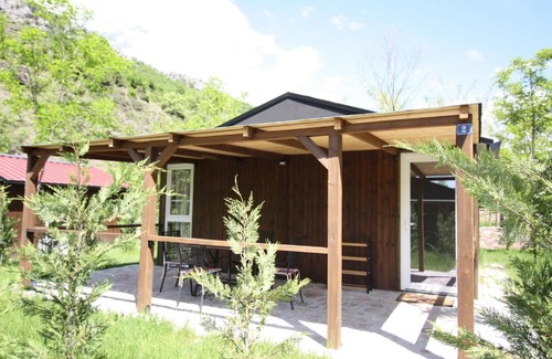 Tirana Cabin | Exceptional Lugina e Shengjergjit: 4-Star Family Retreat