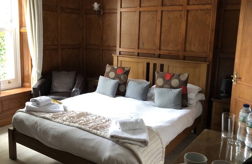 Maenporth Bed & Breakfast | Exceptional Lugo Rock: Guest Rated 9.8 with Kitchen & Breakfast