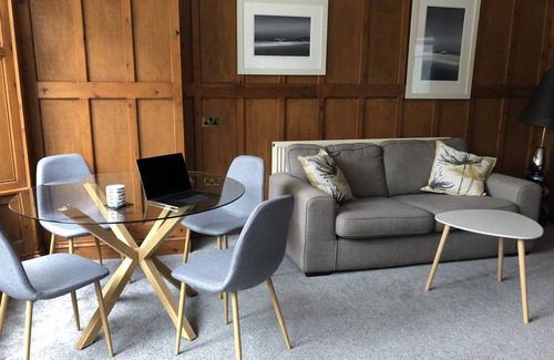 Maenporth Bed & Breakfast | Exceptional Lugo Rock: Guest Rated 9.8 with Kitchen & Breakfast