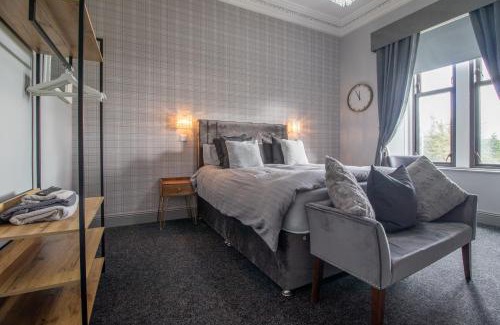 Glasgow Apartment | Family-Friendly Lugton Rooms with High Guest Ratings